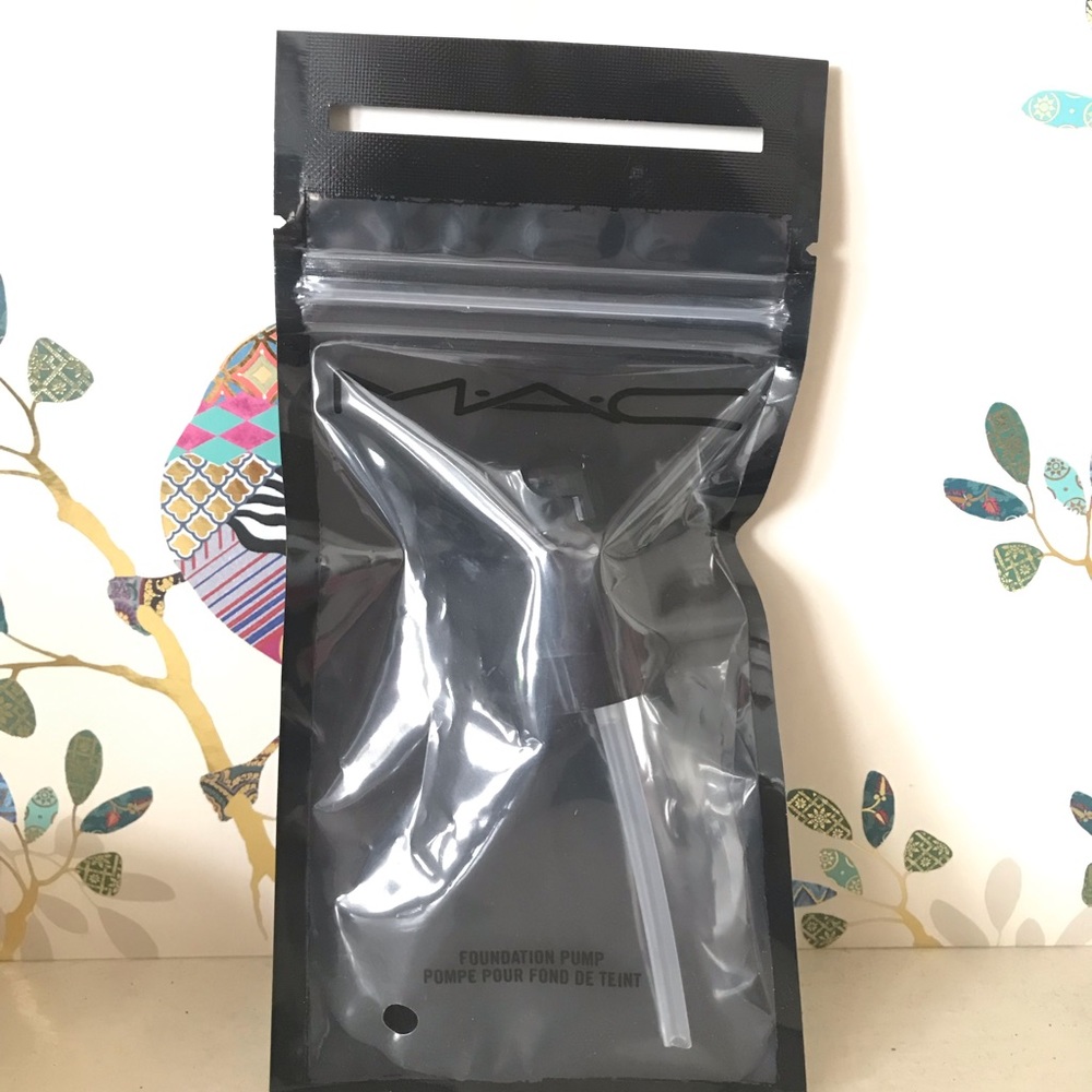 Mac Cosmetics Foundation Pump